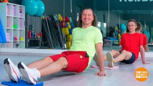 Зарядка с полотенцем: укрепляем пресс. Доброе утро. Фрагмент выпуска от 15.05.2025