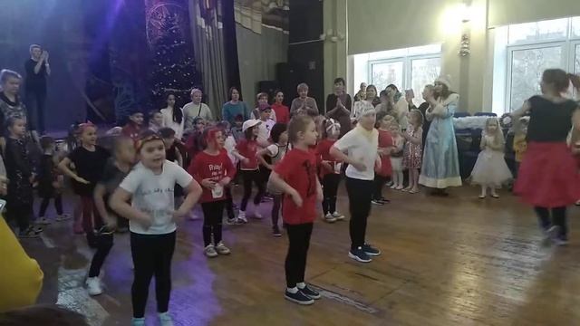 24.12.2019 Выступлении студии Хип-хоп на новогоднем утреннике во Дворце на Миуссах смотреть онлайн