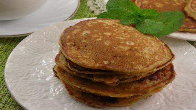 Оладьи морковно-апельсиновые с орехами