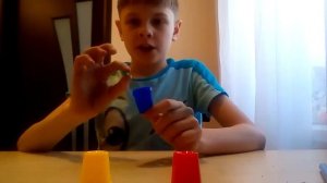 Секрет фокуса шарик сквозь стаканчик