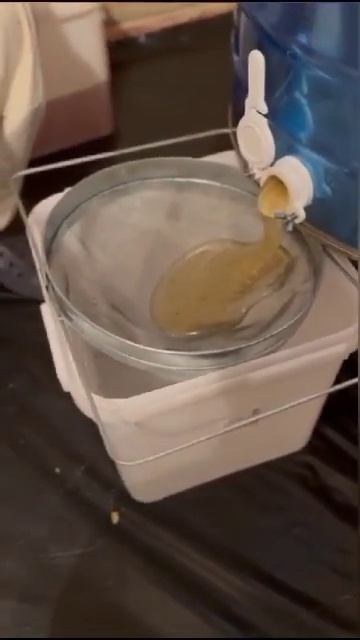 Мед белой акации и майский мед,откачка 15.06.2023 года смотреть онлайн