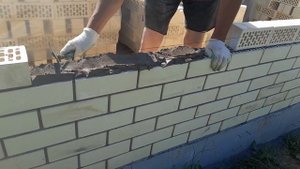 кладка облицовочного кирпича без пруток.