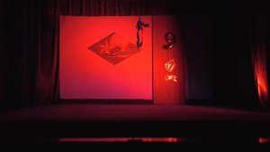 Гимнастка в воздушном кольце