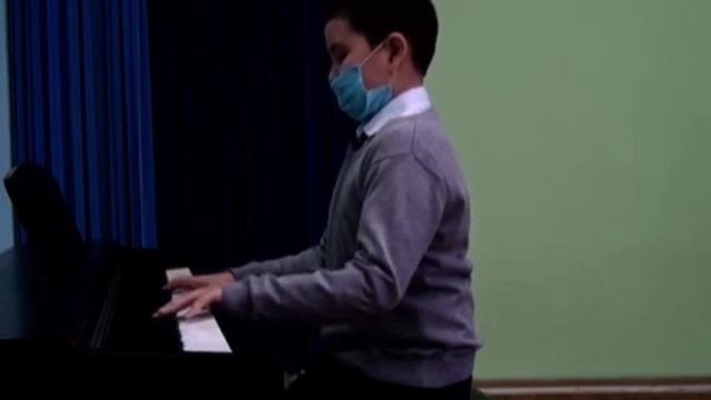 Бах Менуэт  исполняет Кусельбаев Таир класс преподавателя Сабденовой Н.В.