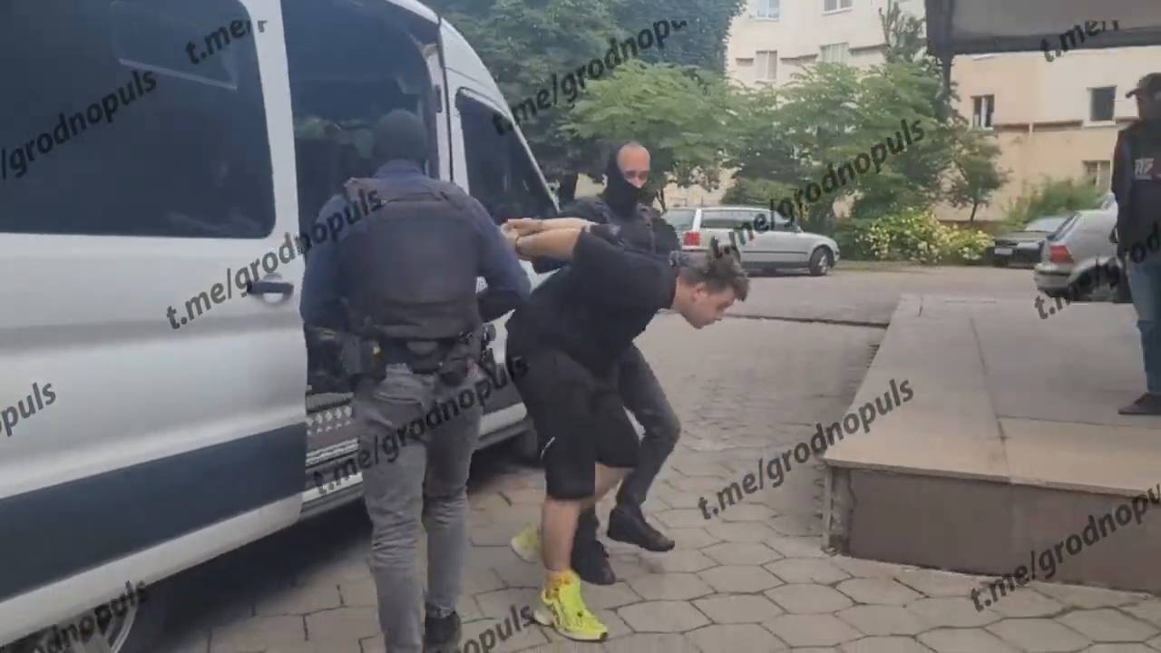 Юный змагар и любитель нацистской символики задержан гродненскими силовиками смотреть онлайн