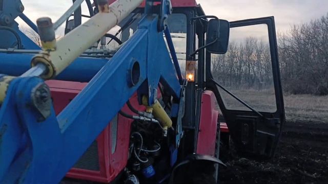 Разработка земли МТЗ 320.4м смотреть онлайн