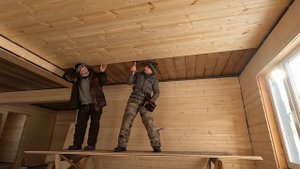 Потолок из вагонки Штиль в экодоме