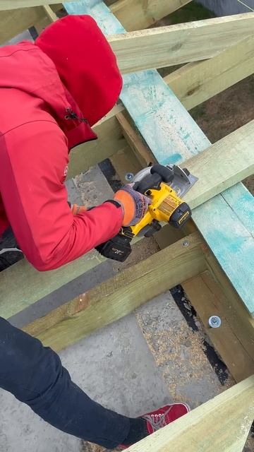 Запилил пятку #кровля #стройка #работаодесса #одесса #di смотреть онлайн