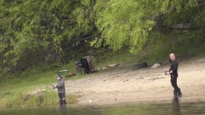 РЫБОЛОВ ИВАНОВИЧ . ЛОВЛЮ БЕЛУЮ РЫБУ В ЗАТОНЕ.