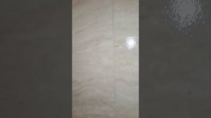 Убираем свежие разводы от эпоксидной затирки.