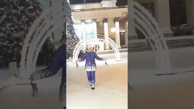 Каждый Новый год в жизни человека хрупок и неповторим, как узор снежинки, и смотреть онлайн