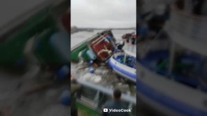 1000516647.mp4 Бусик затонул в Жатайском затоне рядом с Якутском.