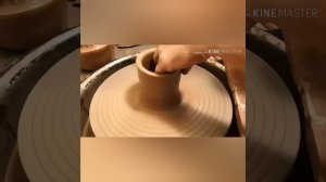 Крутим чашку на гончарном  круге.