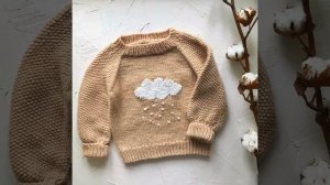 Вязаный детский свитер с вышивкой и рукавом реглан