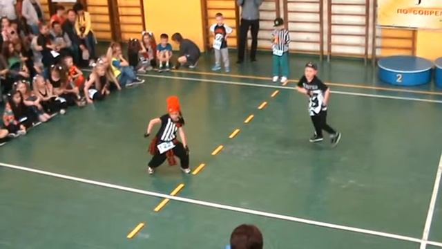 Хип-хоп Харьков . тск ЛЮДИ В ЧЕРНОМ танцует Алиса и Максим