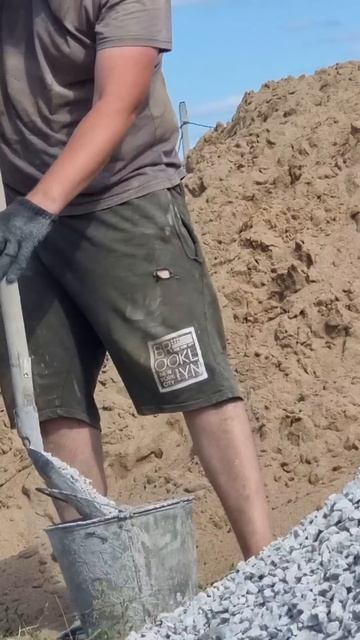 Отмостка бюджетная своими руками #отмостка #стройка #с смотреть онлайн