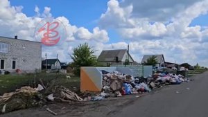 МУСОР ВМЕСТО ЦВЕТОВ: жители посёлка Анна Воронежской области жалуются на переполненные контейнеры.
