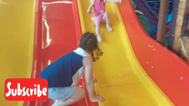 ДЕТСКАЯ игровая ПЛОЩАДКА! Моника и Милана ИГРАЮТ #