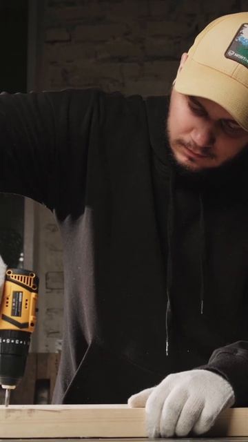 Шуруповерт в ДЕЛЕ! СВЕРЛИМ ЗАВИНЧИВАЕМ смотреть онлайн