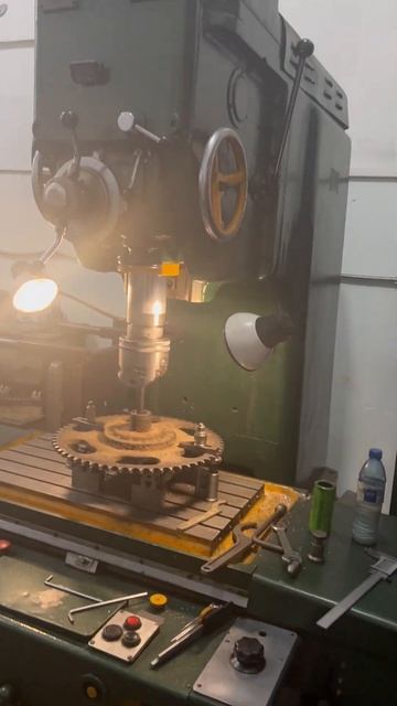 Работа на координатно-расточном 2В440А смотреть онлайн