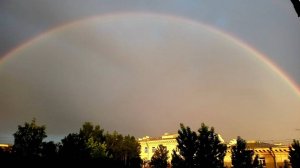 В полнеба радуга блистала надо мной. То был судьбы подарок неземной.