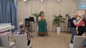 Льётся песня русская