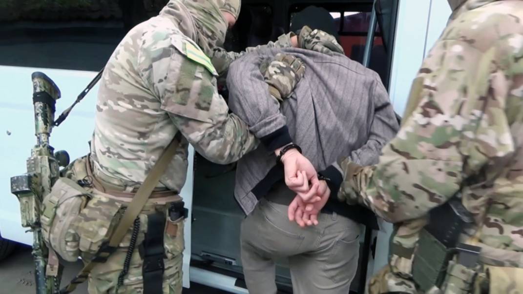 Сотрудники ФСБ задержали двоих жителей Севастополя по подозрению в госизмене