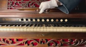 Под звуки старинной фисгармонии