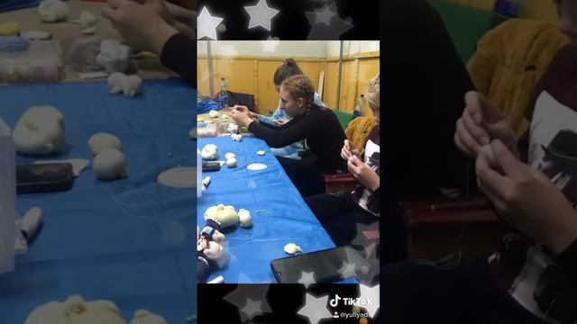 Діти ..... нам потрібно бути  як діти  тоді буде менше зла у світі 