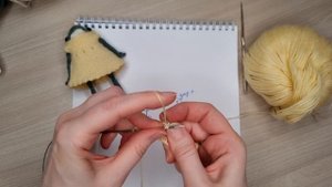 Вязаное платье для лягушки из Pinterest