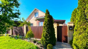 Современный дом с плодоносящим садом и красивым двором в 100км от Черного моря