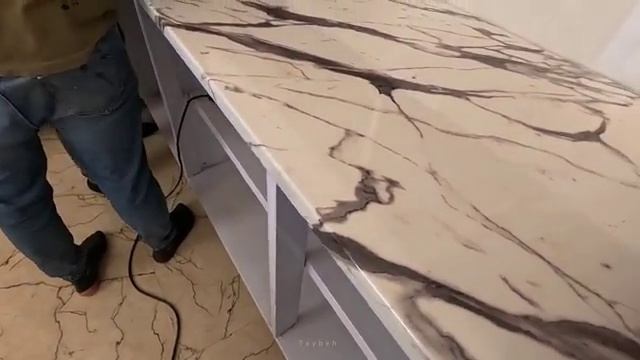 19.03.2025 В конце года Тайебех, мать-одиночка, устанавливает шкаф у себя дома смотреть онлайн