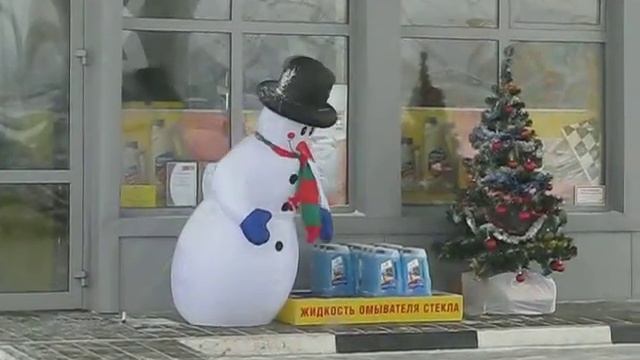 Снеговик хорошо встретил новый год! смотреть онлайн