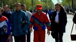 1997 год. Тюмень. 9 Мая на улицах города. Обработано Д.Т. Цепелевым.