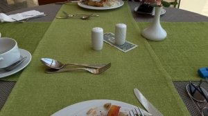 Сделала тату, летала с парашютом, каталась на доске и старалась не растолстеть от "все включено"