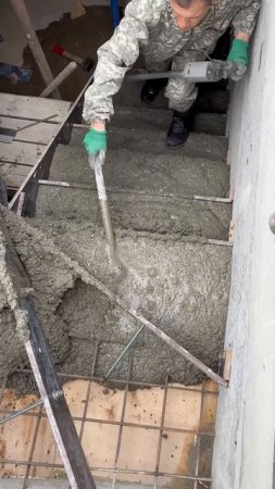 На стройплощадке Auf der Baustelle #shorts #стройка #baustelle #баня  #russlanddeutsche