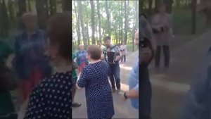 Измайловский пятачок, Весёлые частушки под гармонь. гармонисты Павел Бузин и Илья Хватков