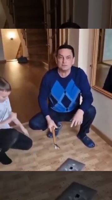 Патриот России из Башкирии разбил айпад молотком👍 смотреть онлайн