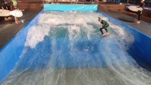 Тренажер «Искусственная волна» в «Лужниках» в рамках Московского урбанистического форума