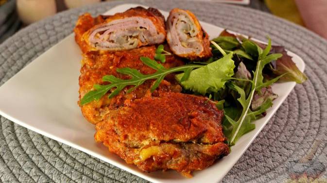 Для любителей мясного. СВИНЫЕ ОТБИВНЫЕ С СЫРОМ И ВЕТЧИНОЙ