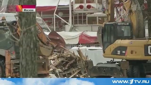 В Москве начинается демонтаж знаменитого колеса обозрения на ВДНХ