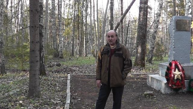 Лекция историка Вячеслава Шпака у памятника в Лубаново об Ораниенбаумском плацдарме