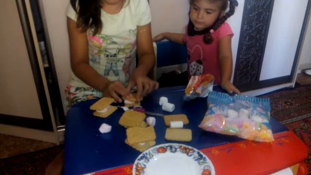 Вкусняшка сладкий гамбургер Вместе с Asya и Eva смотреть онлайн