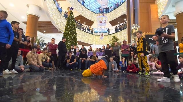 ...vs B-boy Mota, Родюков Вова, Алексеев Тимофей смотреть онлайн