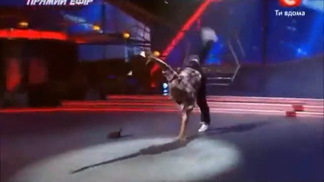 Саша, соло хип-хоп + крамп "Танцюють всі-3" смотреть онлайн