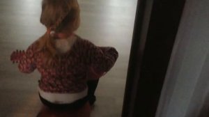 Дети отрываются. Маленькие подружки. Игра в прятки