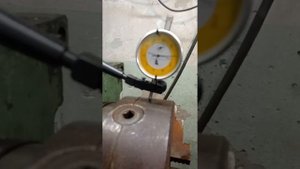 Проверка люфта шпинделя на токарном ,верх_низ.
