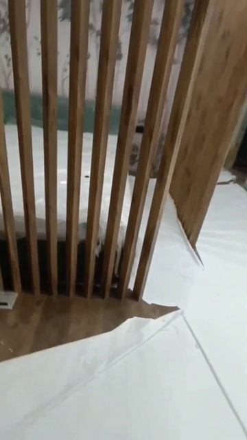 Угловая реечная перегородка у кровати : закрыть рейками видимость кровати #идеидлядома