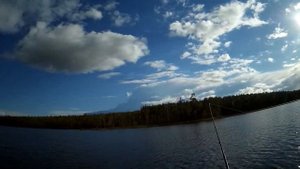 Забрались в глушь. Рыбалка на новом озере.