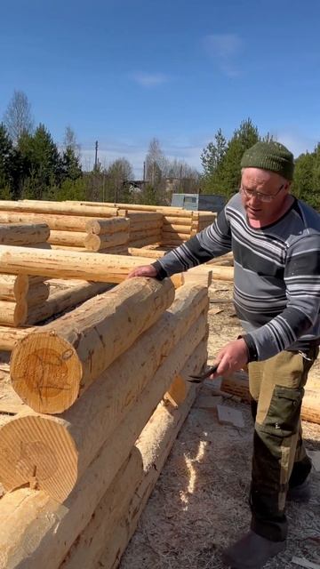 Как прирубаются бревна друг к другу 🪵 #КостромскиеПл? смотреть онлайн